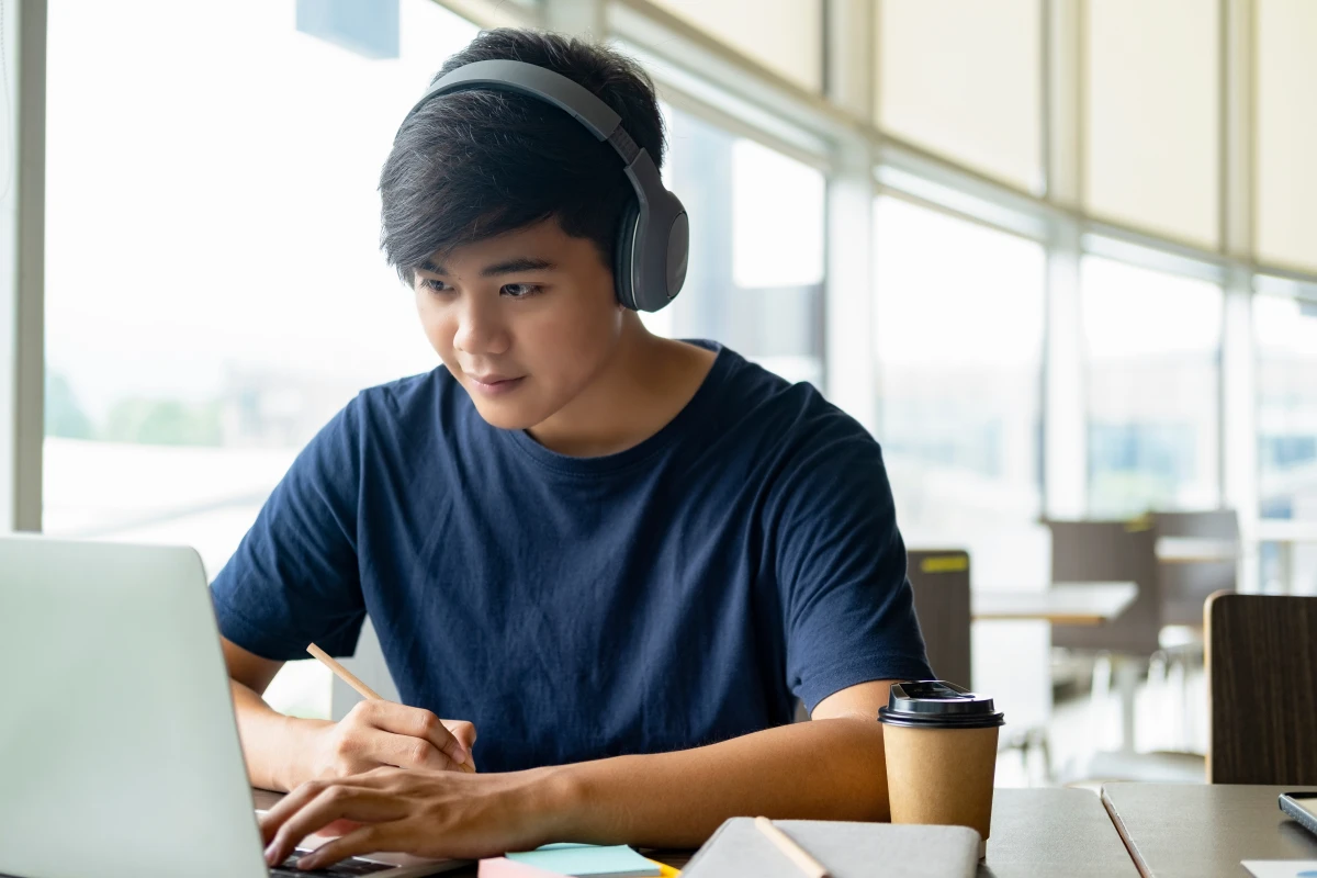 La révolution silencieuse de l'apprentissage en ligne : tendances et innovations qui façonnent l'avenir de la formation